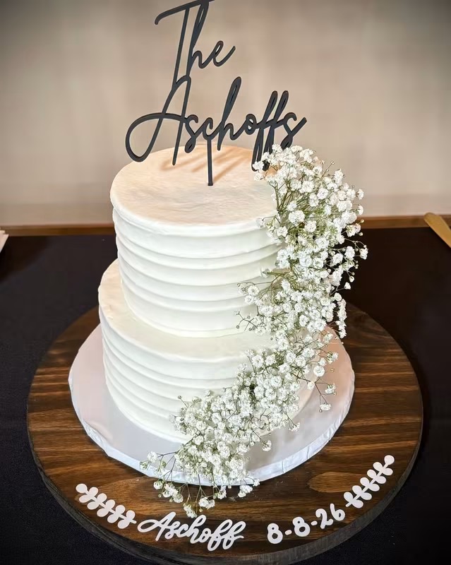 Classic white and baby's breath: the Aschoff wedding